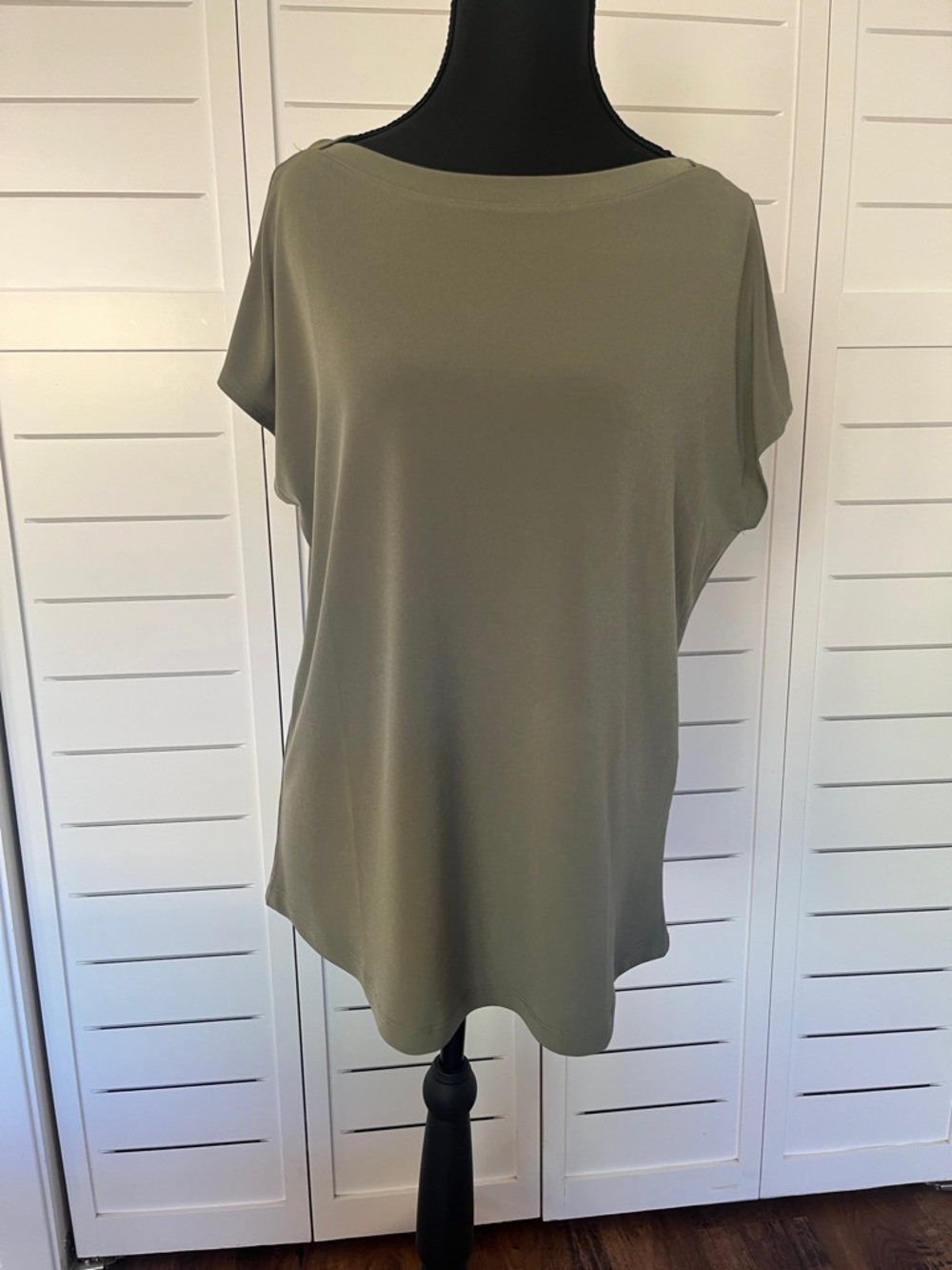 Chico's NWOT Light Olive Green Boatneck Short Sleeve Tunic Top Sz 1